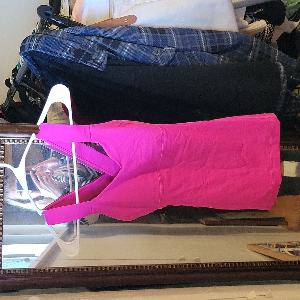 Pink Lulu work out top- no pads